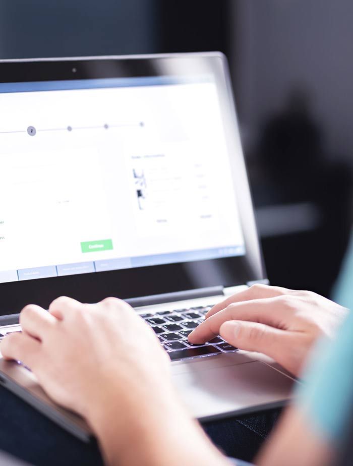 Persona realizando registro